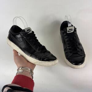 Nike Blazer Low Sneakers Womens 9.5 Black Leather Lace Up Low Top Athletic Shoes